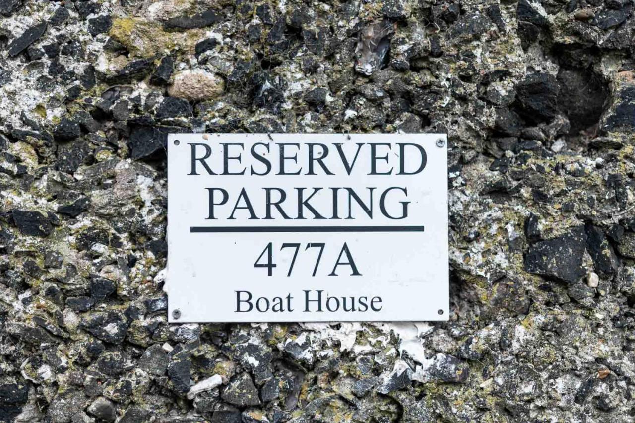 Вилла Coastguard Boat House On Belfast Lough Ньютонэббей Экстерьер фото